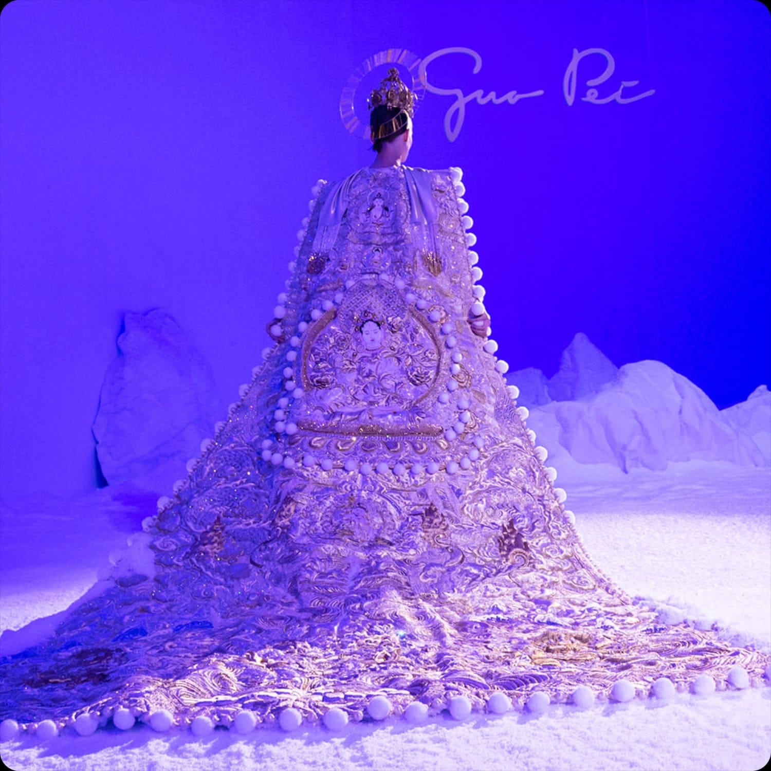 Guo Pei Haute Couture Frühling Sommer 2020 Paris Fashion Week. Sonderberichterstattung von RUNWAY MAGAZINE