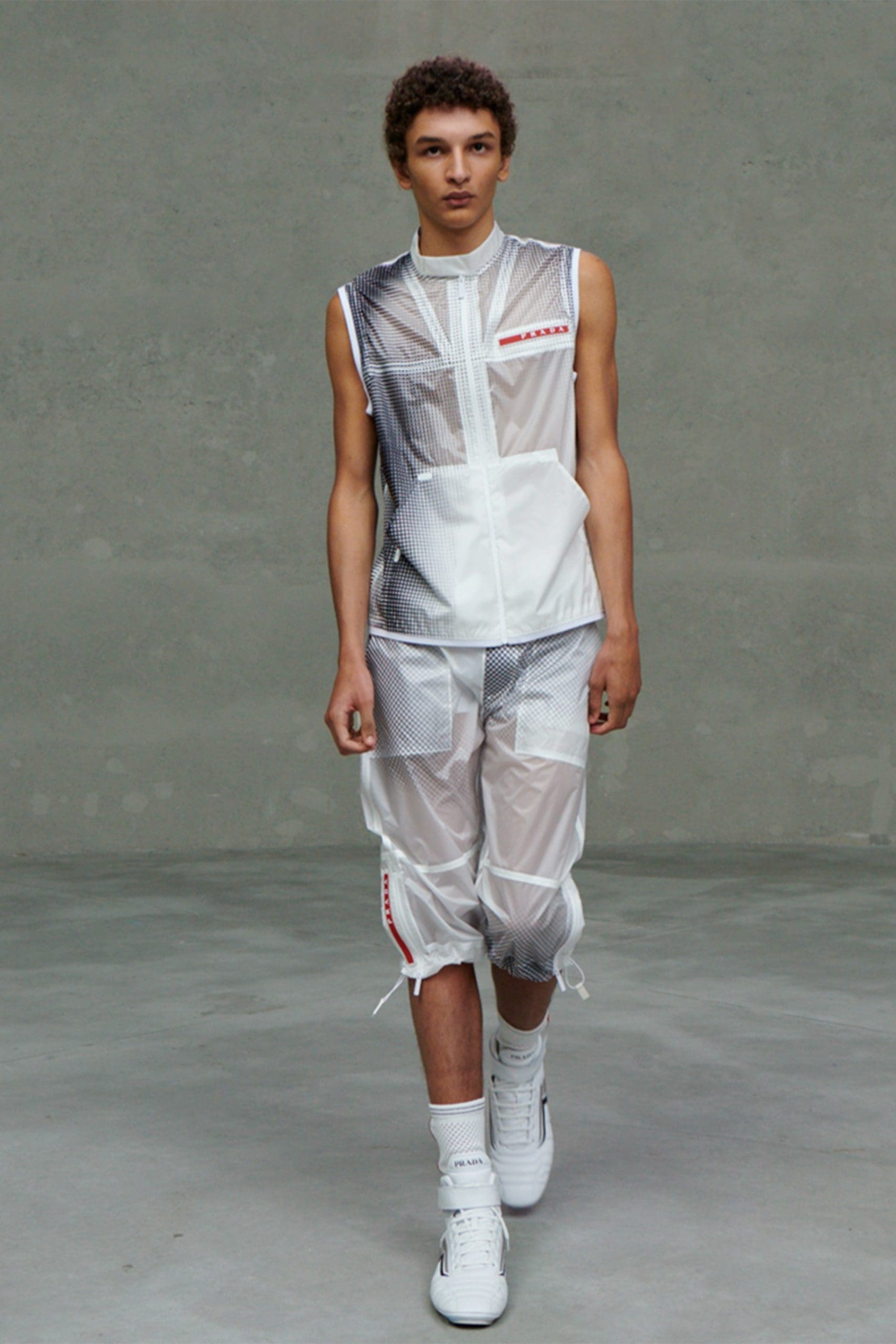 プラダ春夏2021ミラノ Digital ファッションウィーク RUNWAY マガジン