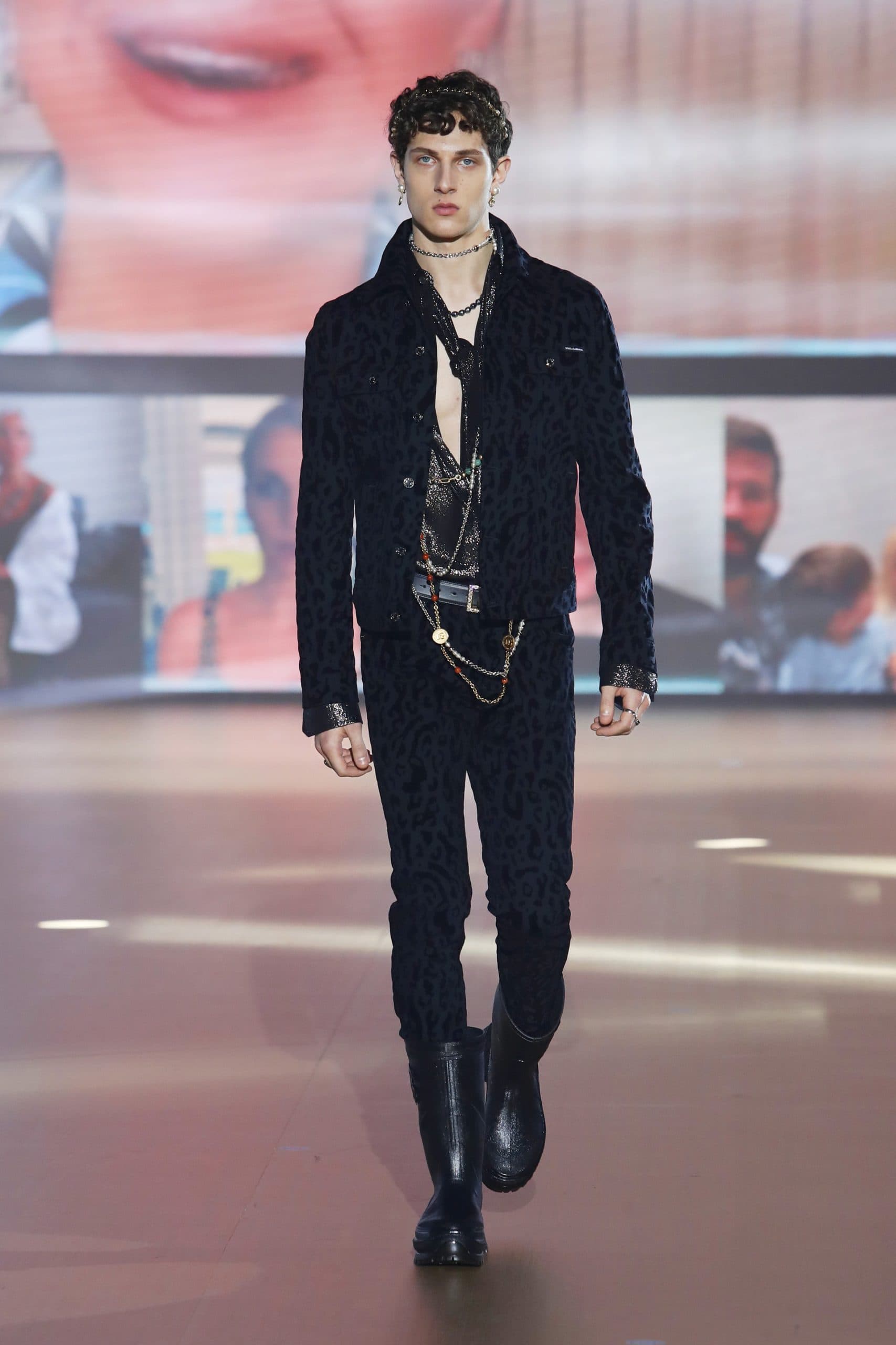 Dolce Gabbana Menswear Outono 2021-2022. Verificador de plágio por Eleonora de Gray - RUNWAY MAGAZINE