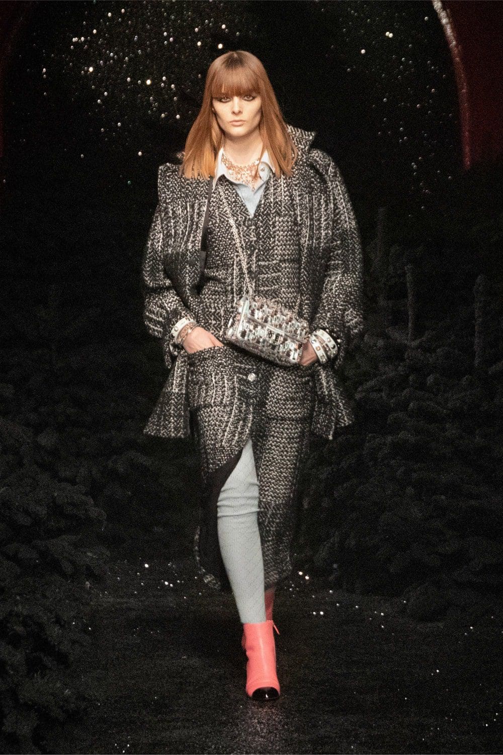 Chanel Otoño Invierno 2021-2022 chez Castel por RUNWAY REVISTA