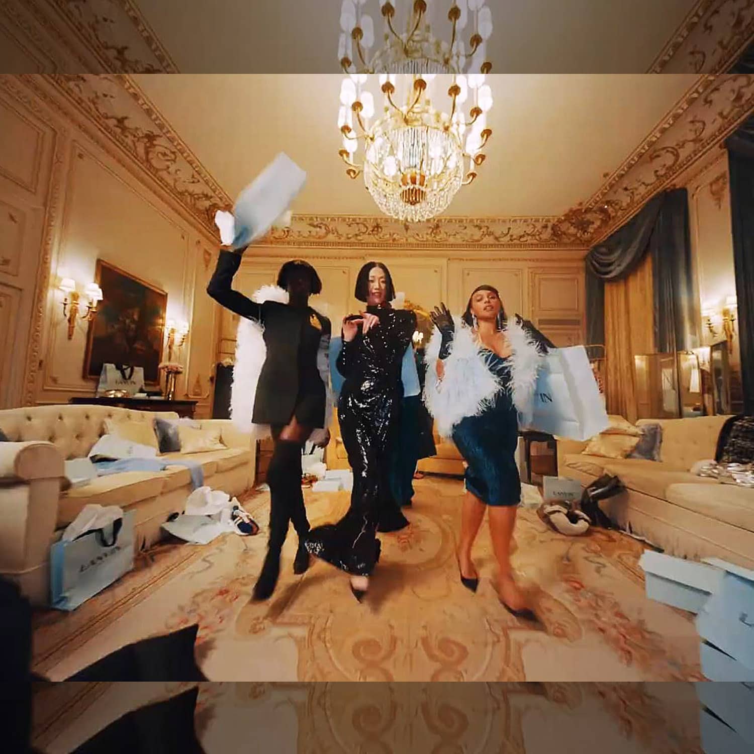 Lanvin Herbst Winter 2021-2022 - Video-Screenshot - von RUNWAY MAGAZINE