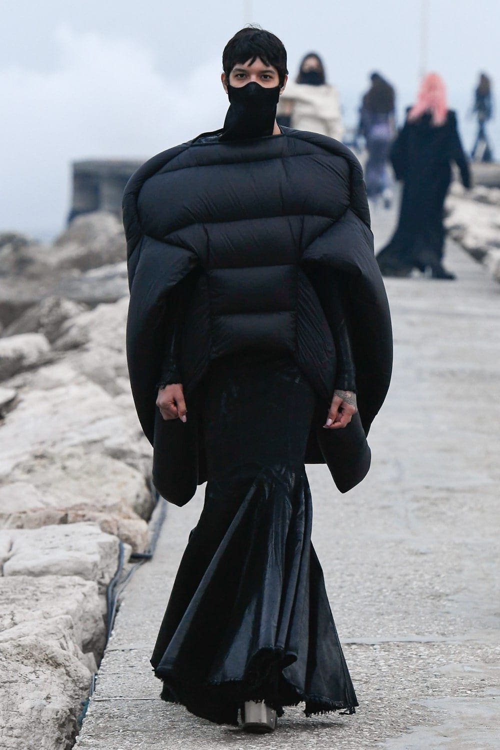 Rick Owens Outono Inverno 2021-2022 por RUNWAY MAGAZINE