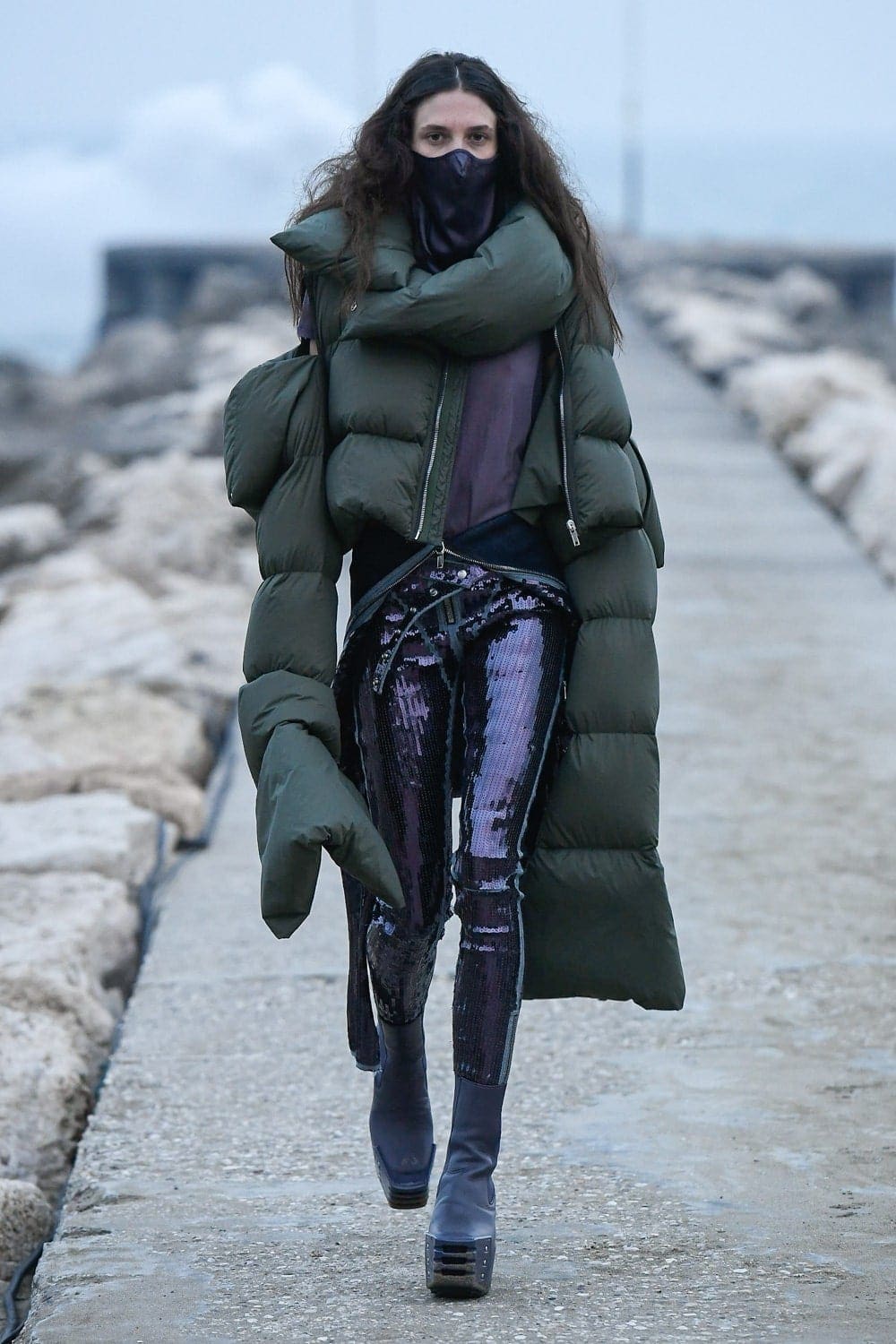 Rick Owens Outono Inverno 2021-2022 por RUNWAY MAGAZINE
