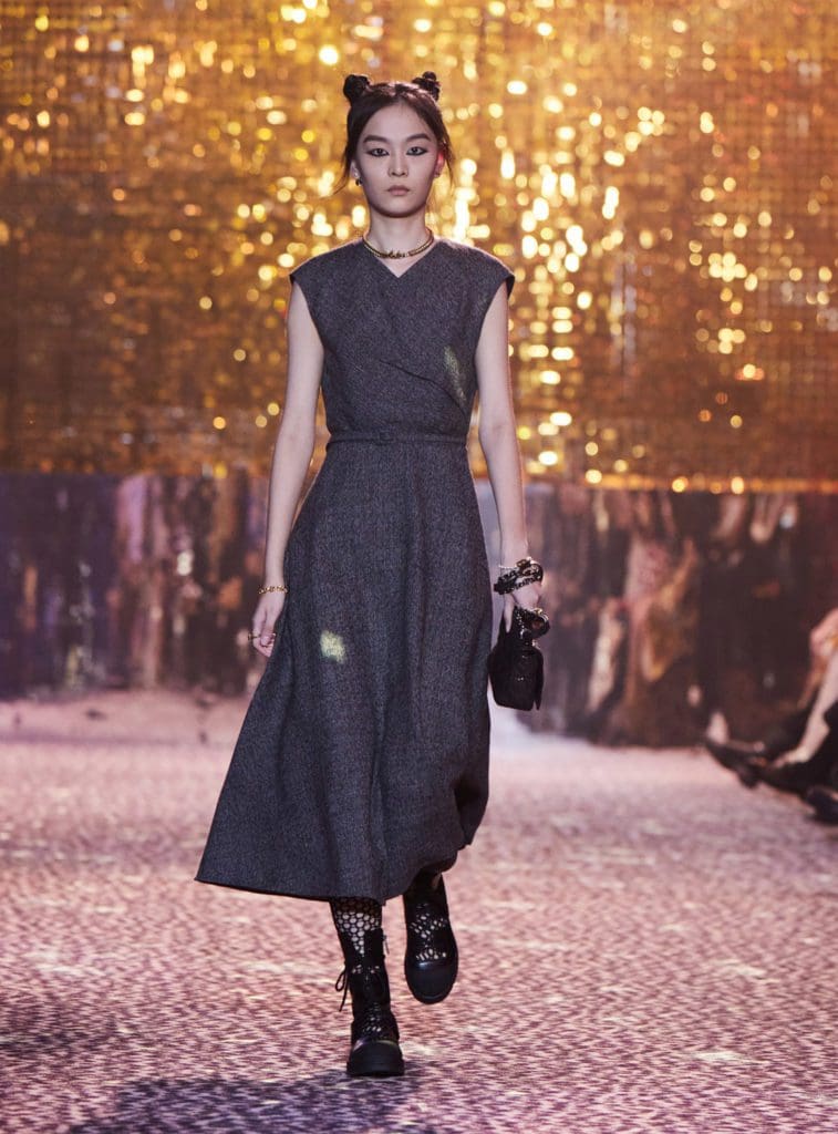 Dior Fall 2021 Shanghai por RUNWNAY MAGAZINE