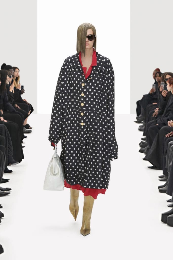 Balenciaga Clones Primavera Verano 2022 de RUNWAY REVISTA