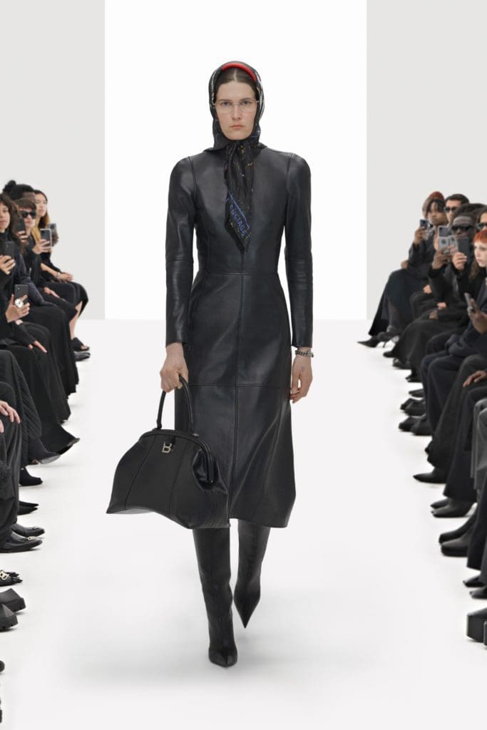 Balenciaga Clones Primavera Verano 2022 de RUNWAY REVISTA