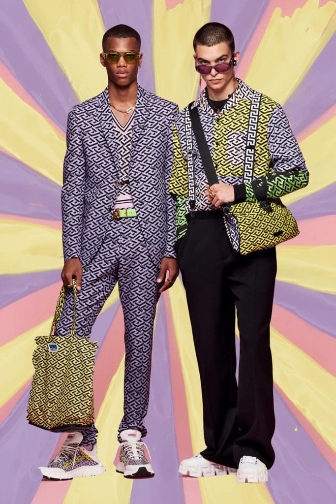 Versace Cruise 2022 Resort von RUNWAY MAGAZINE