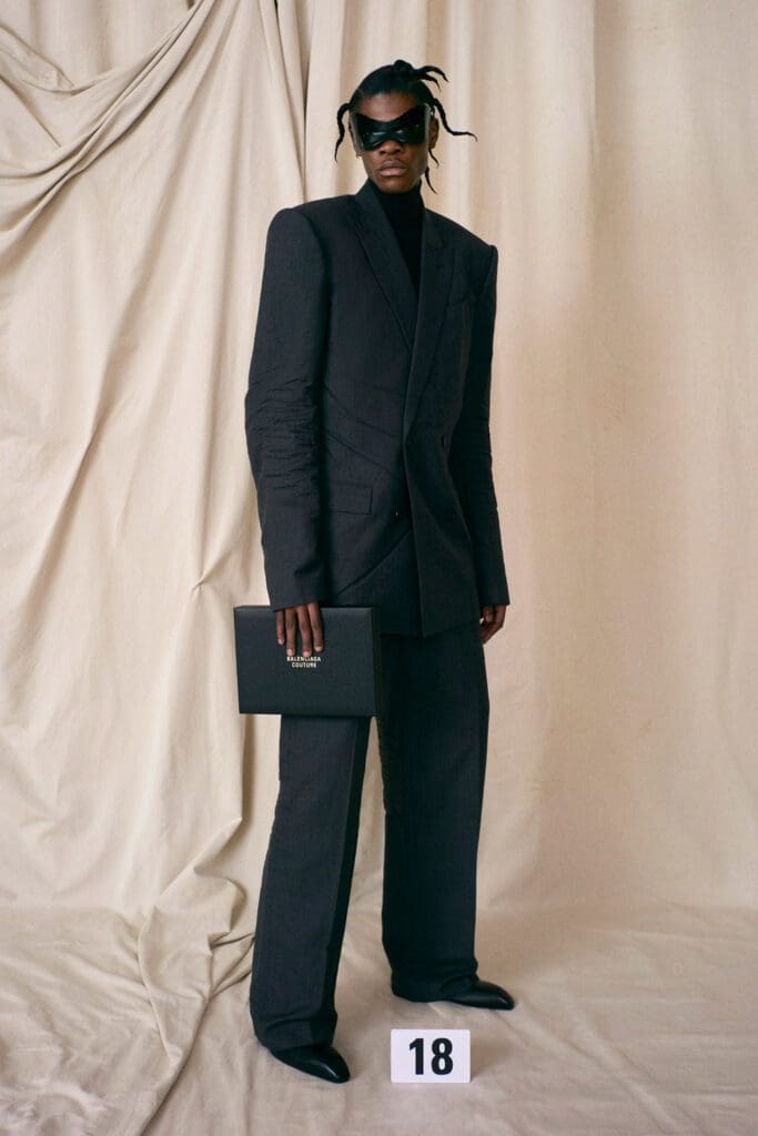Balenciaga Haute Couture Otoño Invierno 2021-2022 por RUNWAY REVISTA