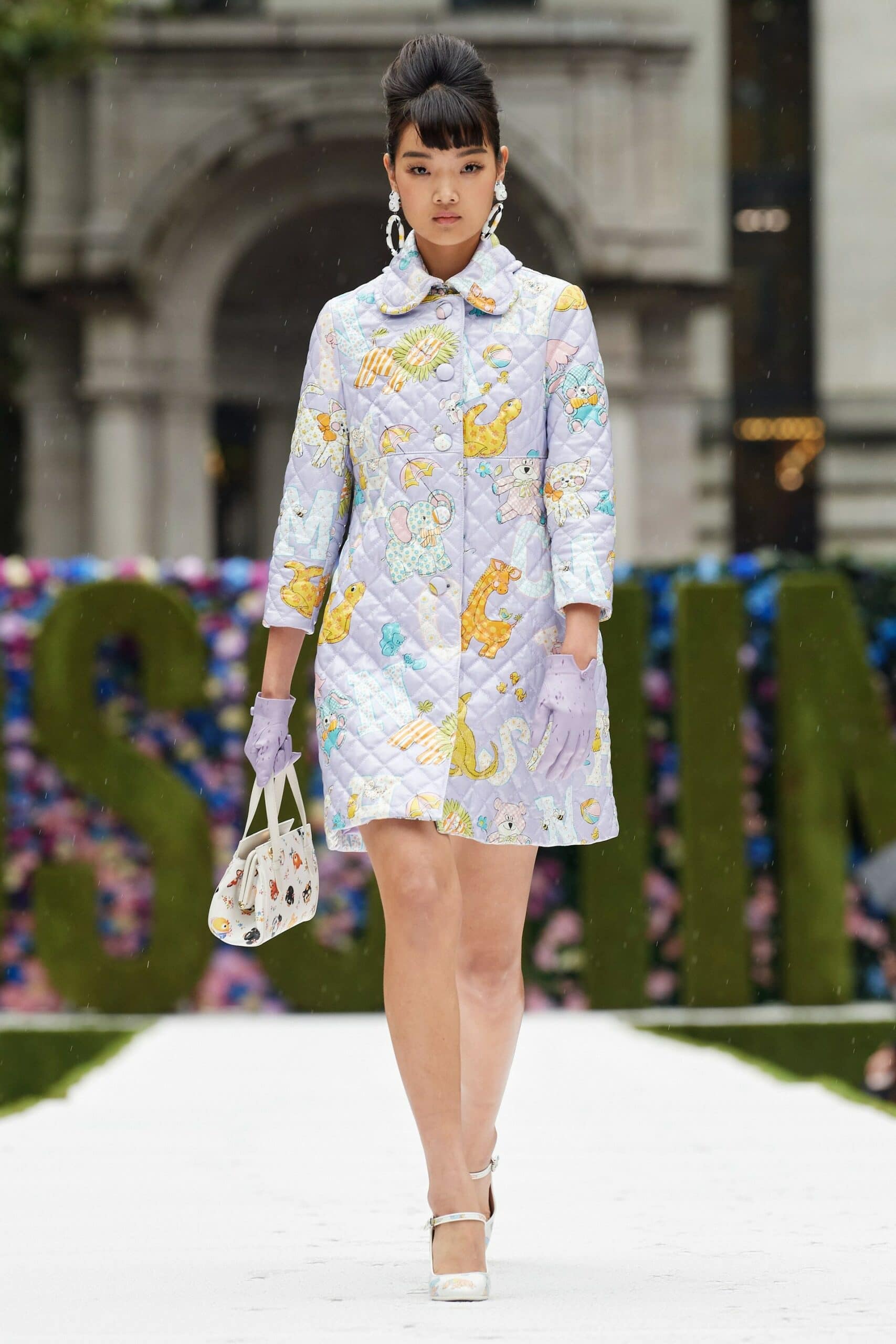 モスキーノ春夏2022年 RUNWAY マガジン