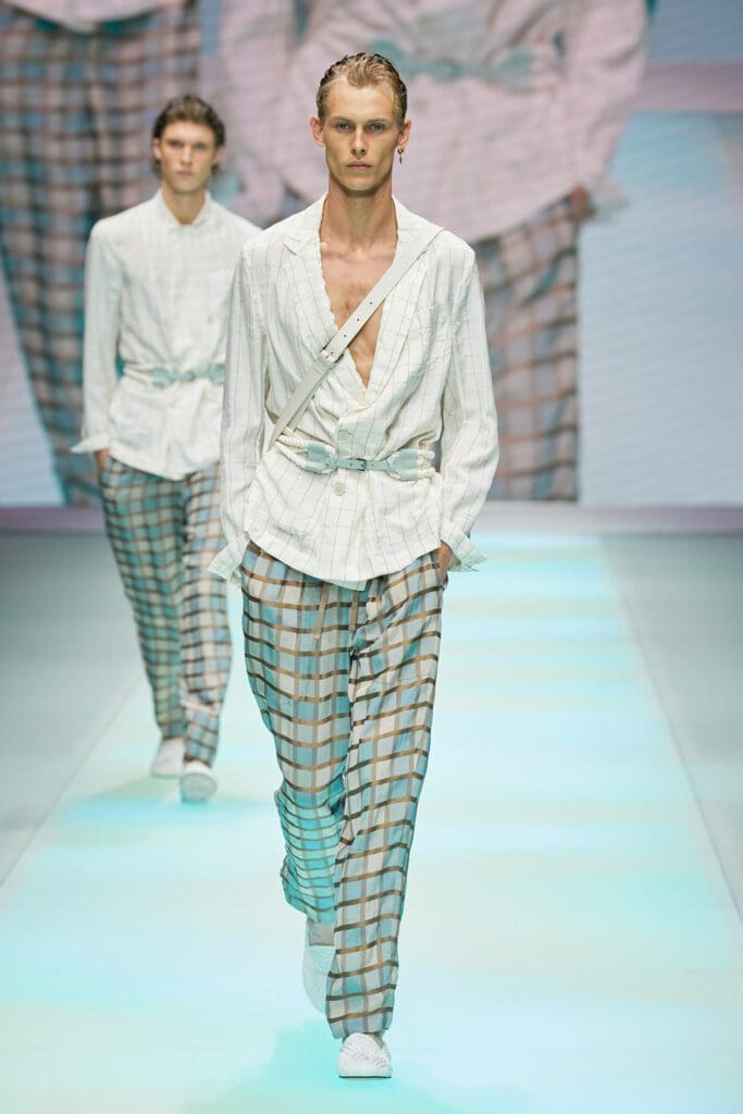 エンポリオアルマーニ2022年春夏 RUNWAY マガジン