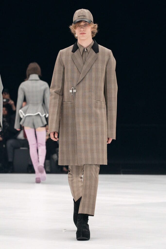 Givenchy Frühling Sommer 2022 von RUNWAY MAGAZINE