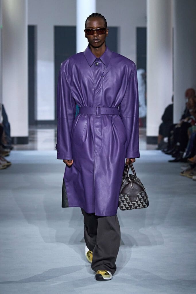 Lanvin Spring Summer 2022 Batman por RUNWAY MAGAZINE