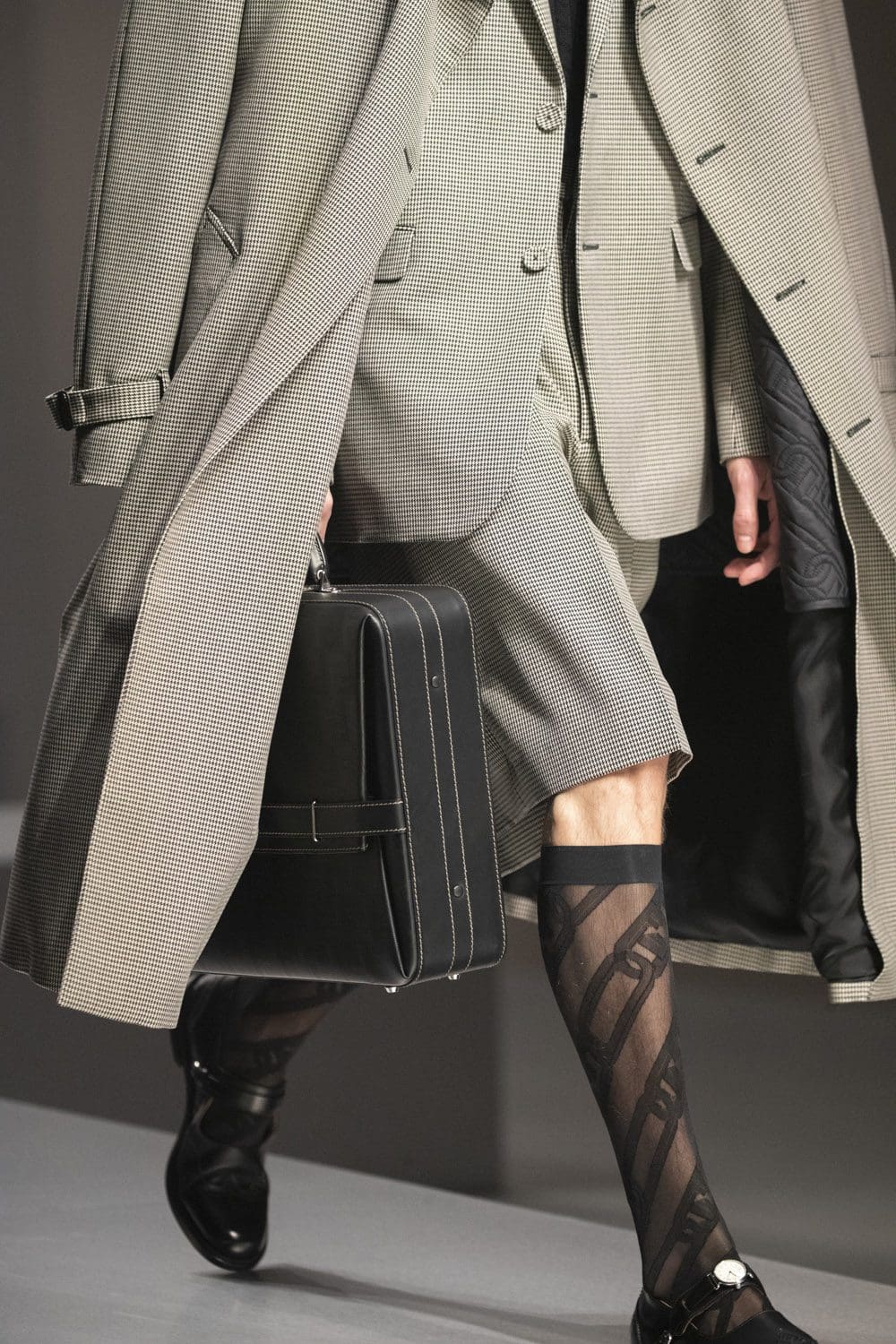 Fendi Fall Winter 2022-2023 Close-Up by RUNWAY MAGAZINE