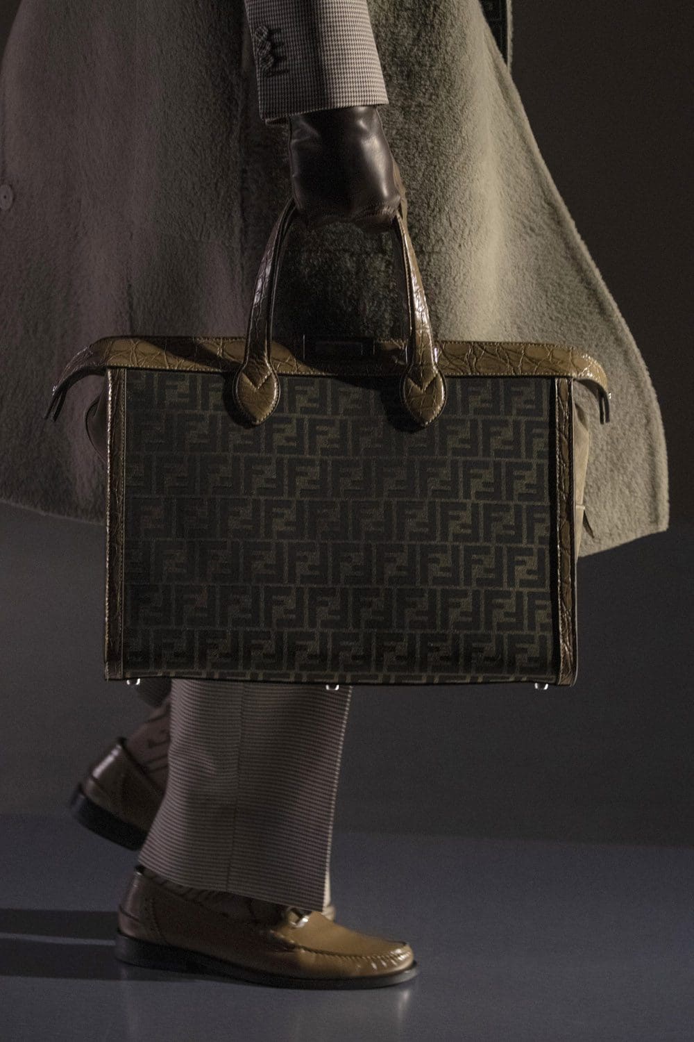 Fendi Fall Winter 2022-2023 Close-Up by RUNWAY MAGAZINE