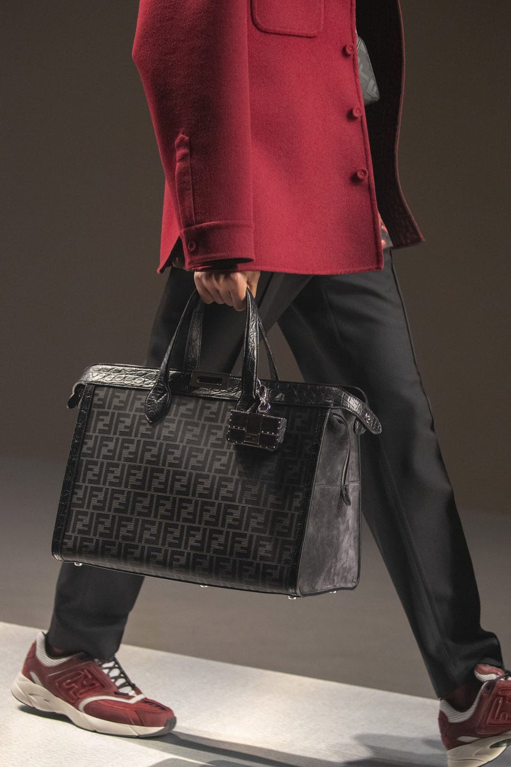 Fendi Fall Winter 2022-2023 Close-Up by RUNWAY MAGAZINE