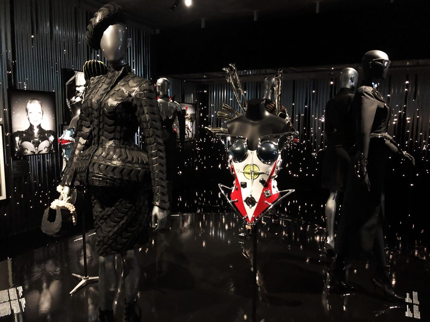 Thierry Mugler Couturissime – 巴黎世博会 RUNWAY 杂志