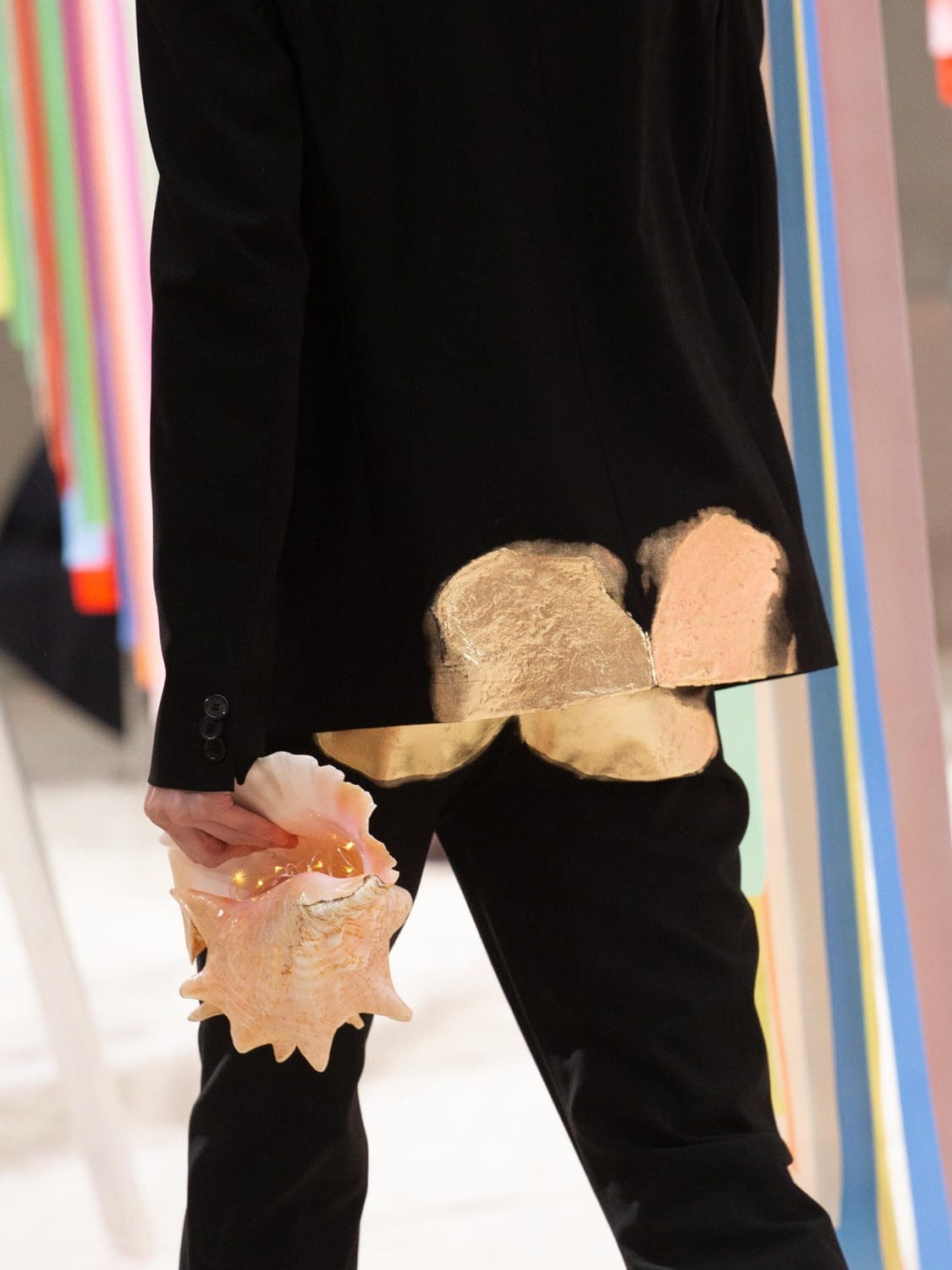Loewe Fall Winter 2022-2023 Close-Up by RUNWAY MAGAZINE
