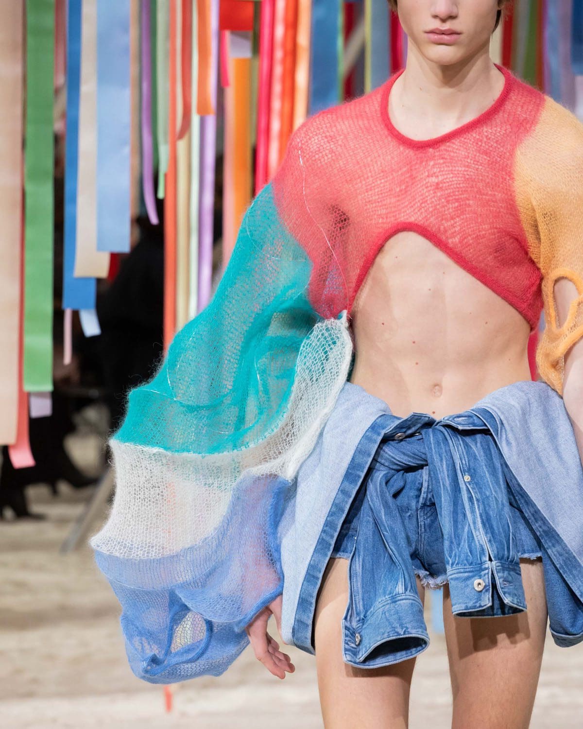 Loewe Fall Winter 2022-2023 Close-Up by RUNWAY MAGAZINE