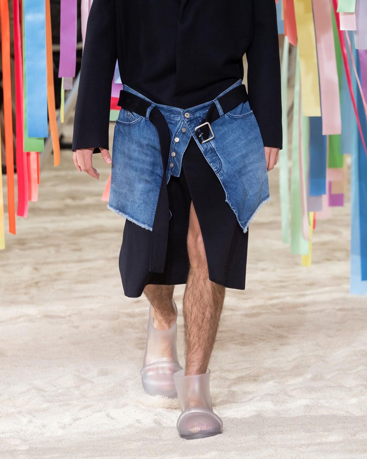 Loewe Fall Winter 2022-2023 Close-Up by RUNWAY MAGAZINE