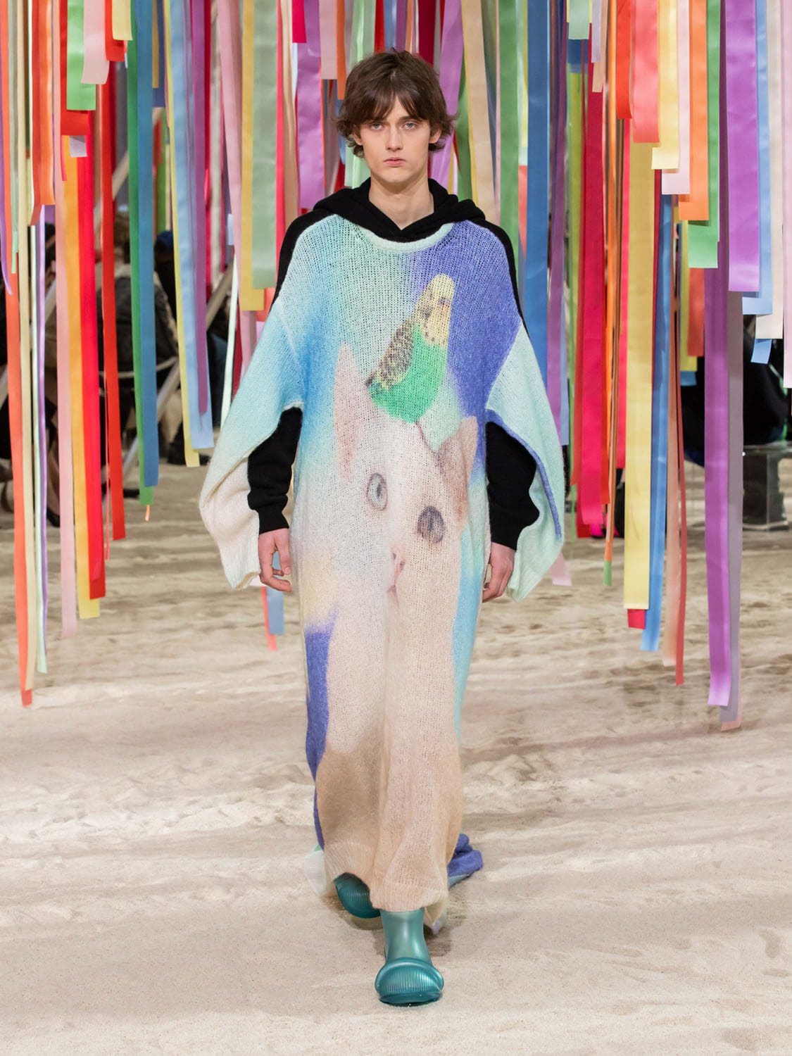 Loewe Fall Winter 2022-2023 by RUNWAY MAGAZINE