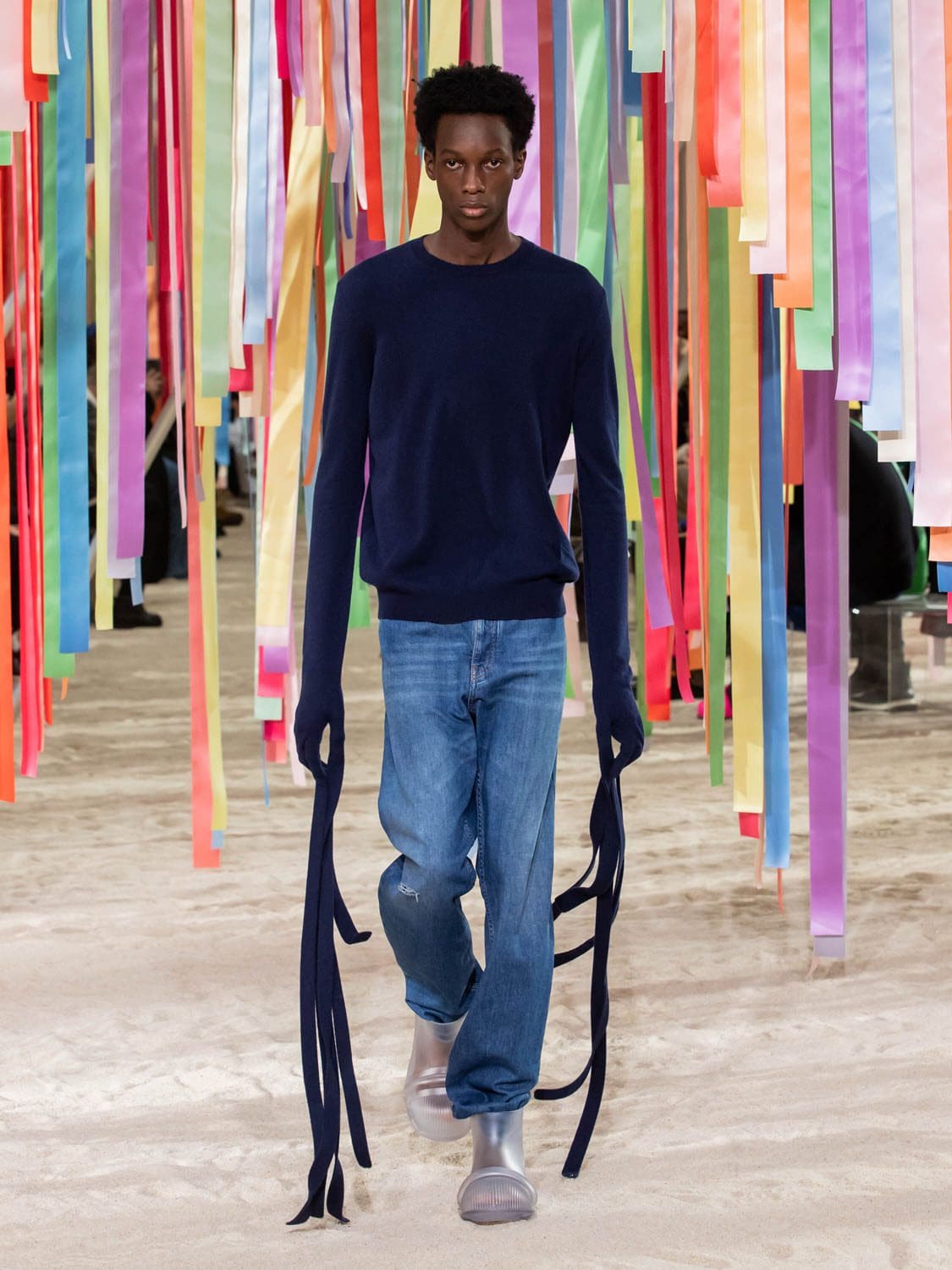 Loewe Fall Winter 2022-2023 by RUNWAY MAGAZINE