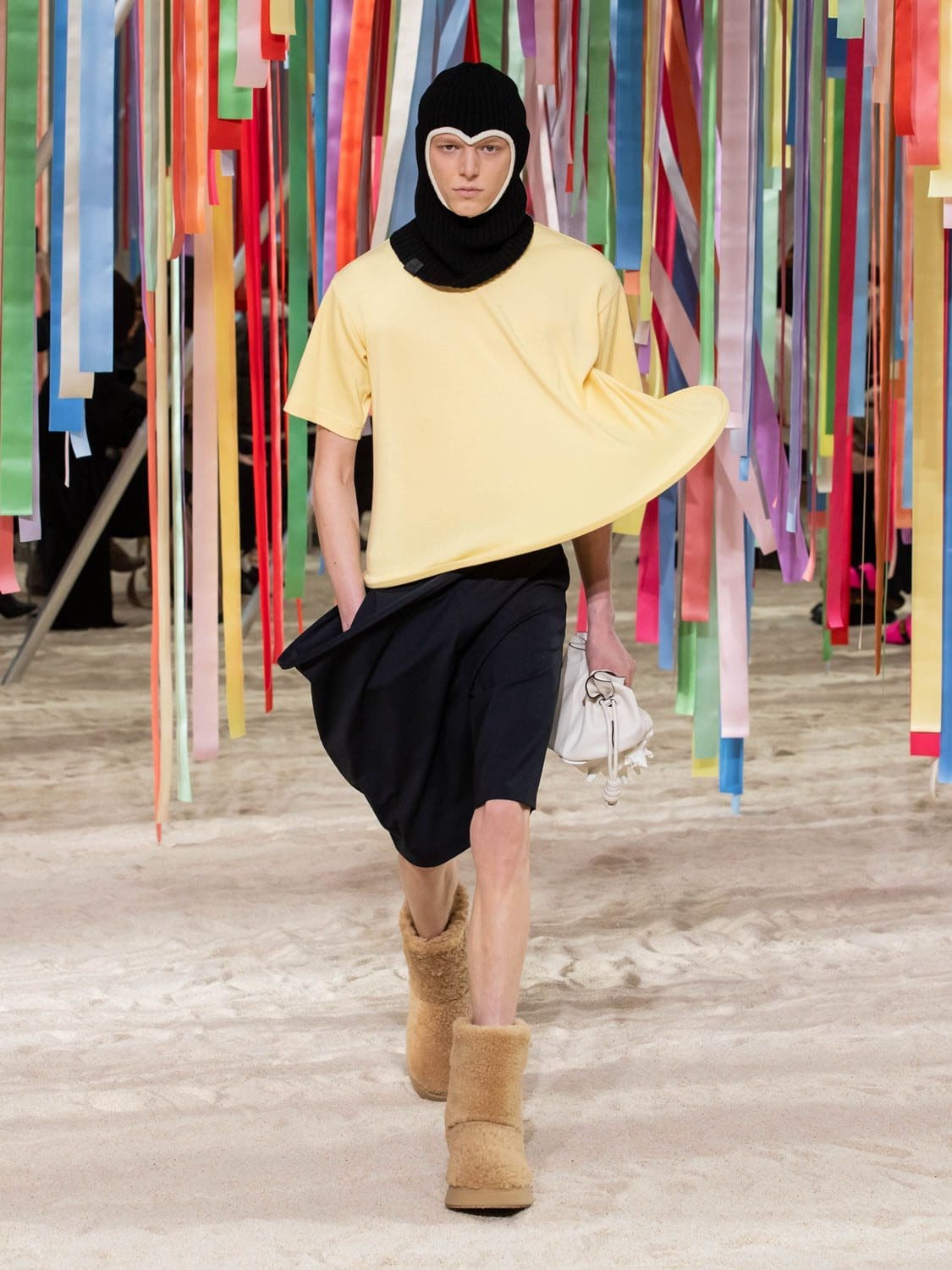 Loewe Fall Winter 2022-2023 by RUNWAY MAGAZINE
