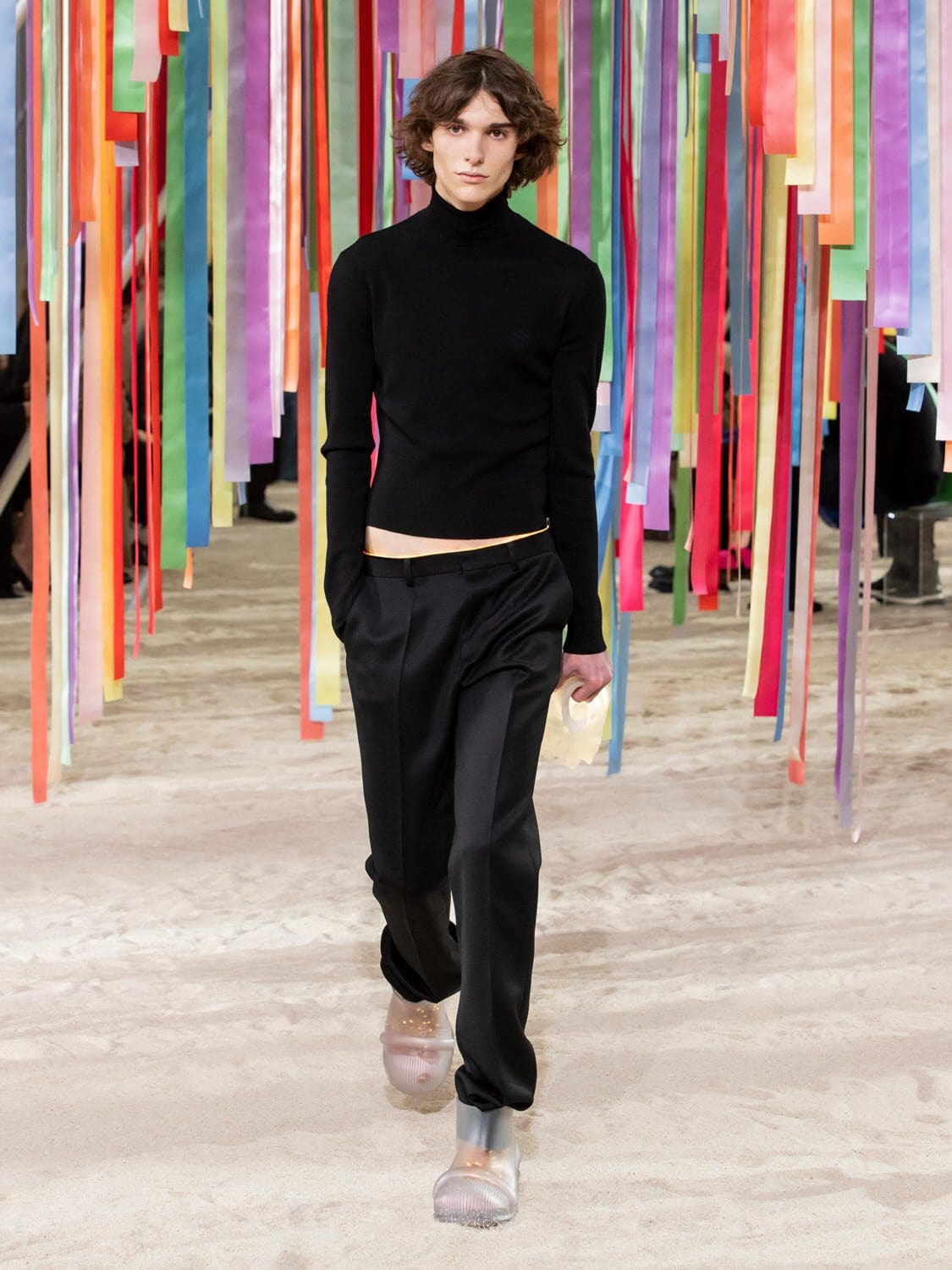 Loewe Fall Winter 2022-2023 by RUNWAY MAGAZINE