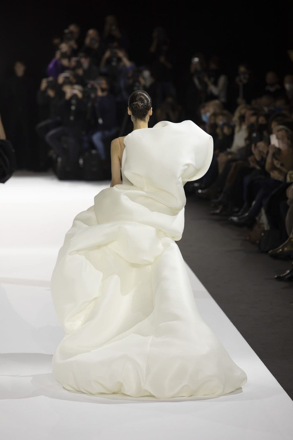 斯蒂芬·罗兰(Stephane Rolland)高级时装2022年春夏 RUNWAY 杂志