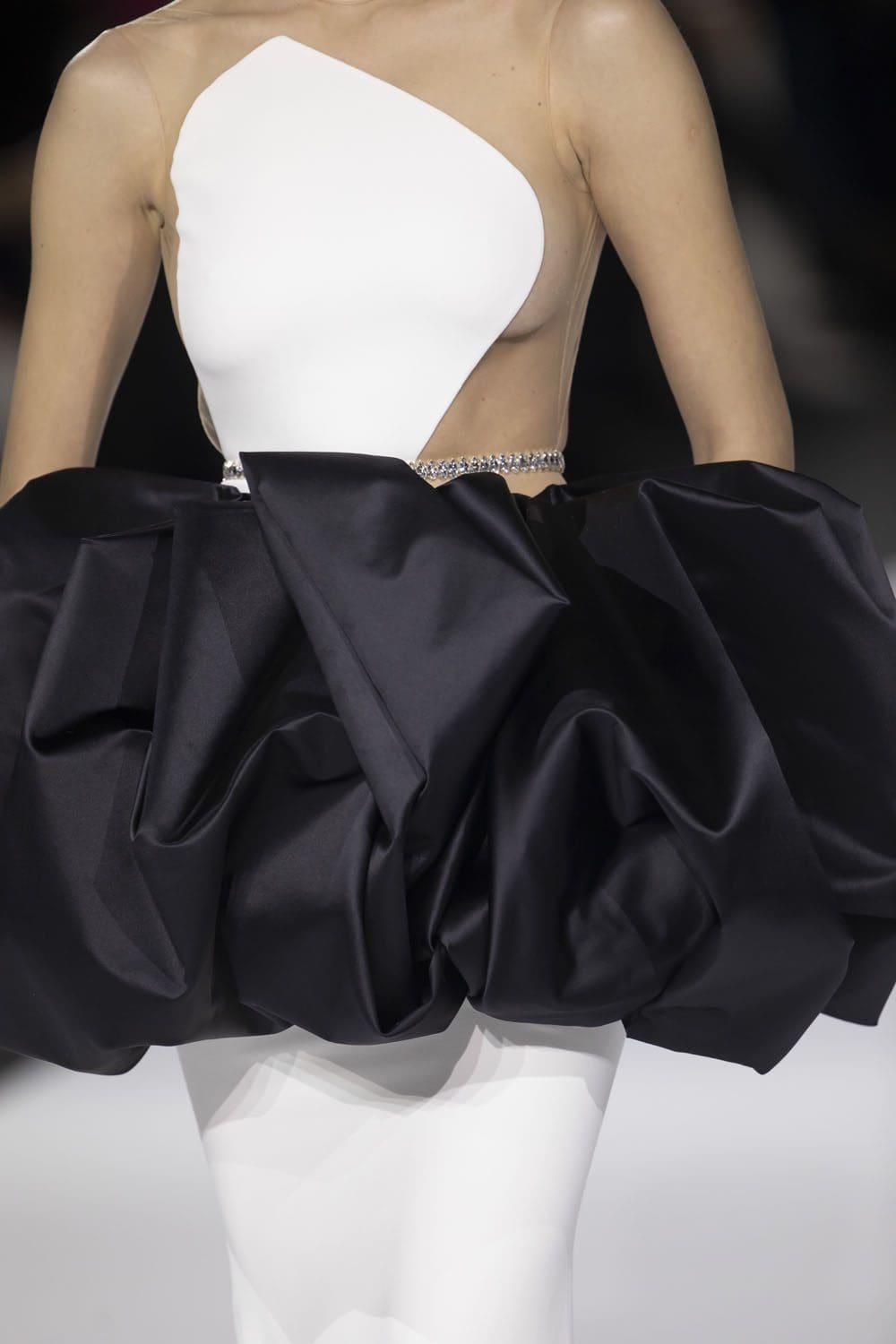 斯蒂芬·罗兰(Stephane Rolland)高级时装2022年春夏 RUNWAY 杂志