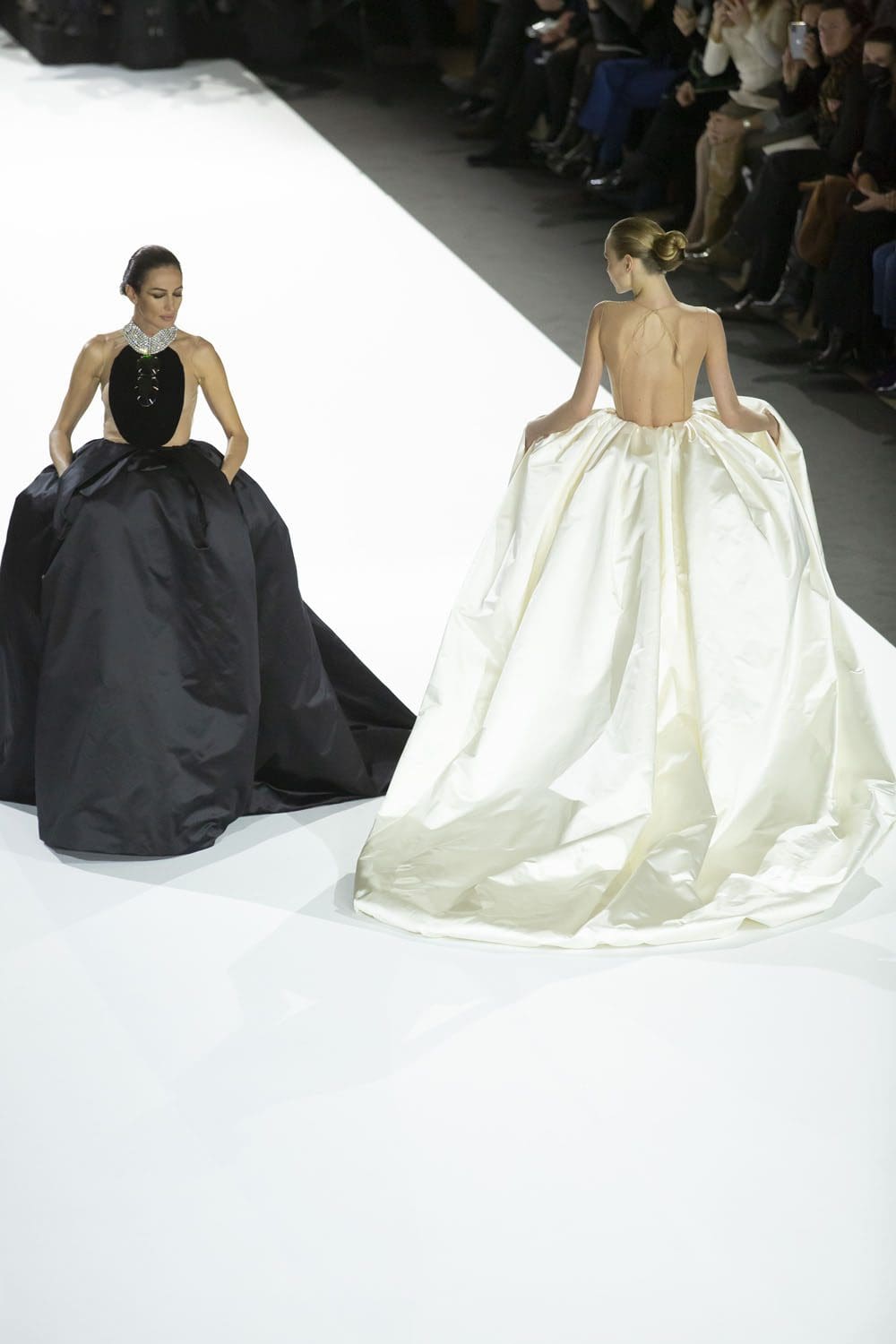 斯蒂芬·罗兰(Stephane Rolland)高级时装2022年春夏 RUNWAY 杂志