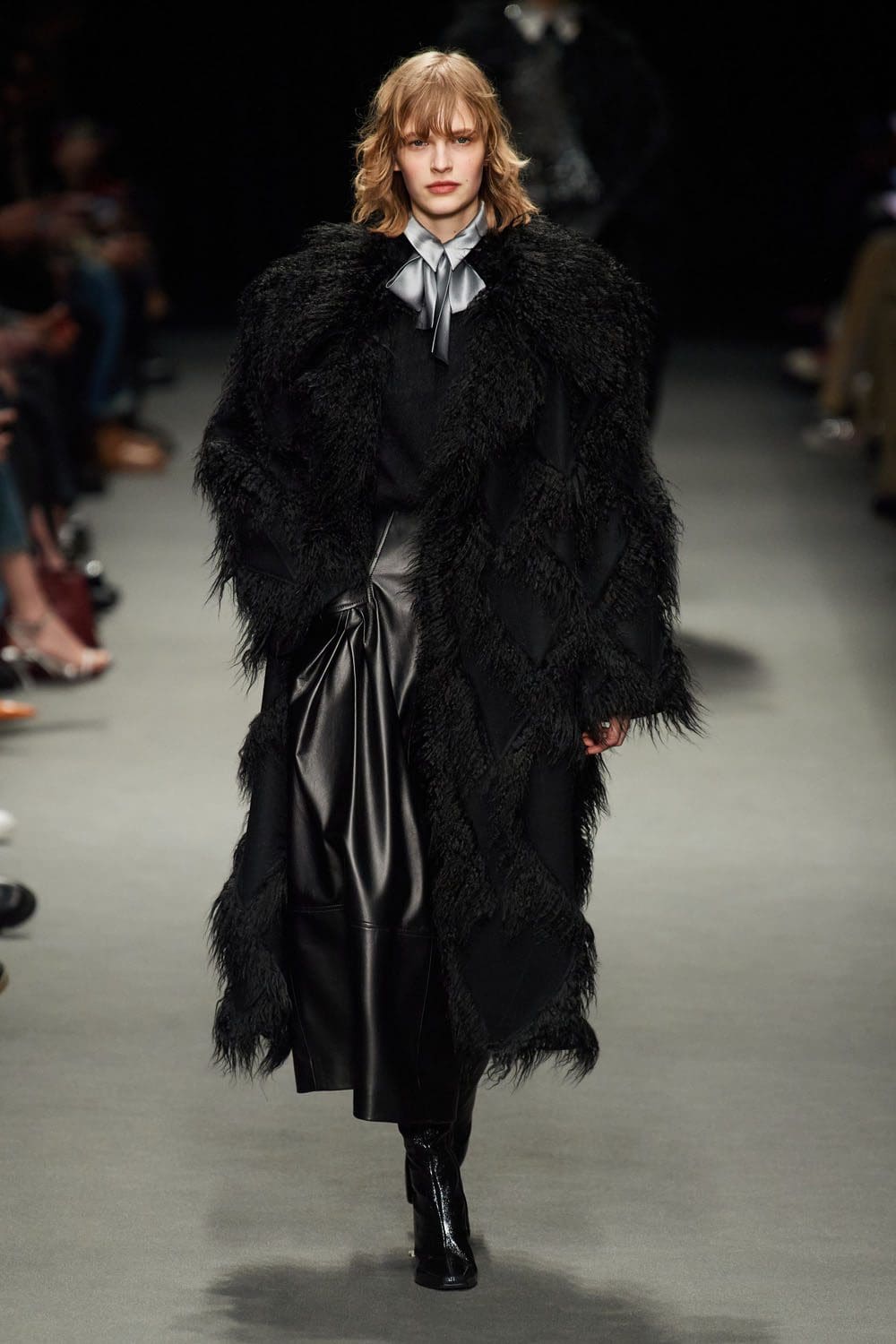 Alberta Ferretti Осень Зима 2022-2023 Милан Runway Журнал