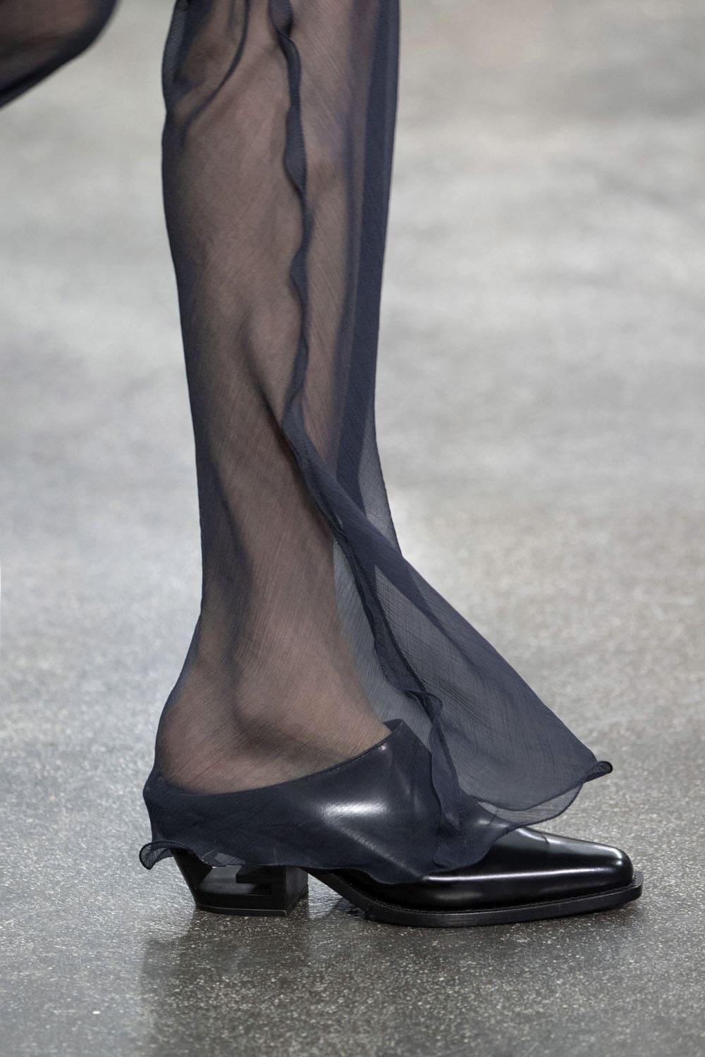 Fendi 2022-2023 秋冬特写细节配饰 Runway 杂志