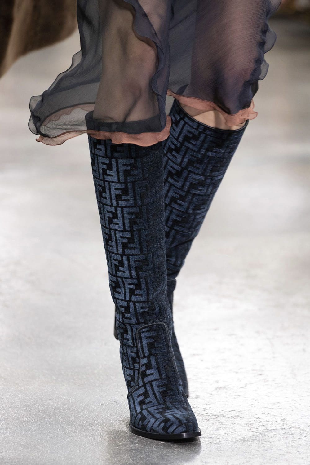 Fendi 2022-2023 秋冬特写细节配饰 Runway 杂志
