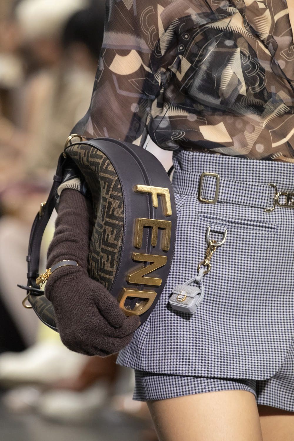 Fendi 2022-2023 秋冬特写细节配饰 Runway 杂志