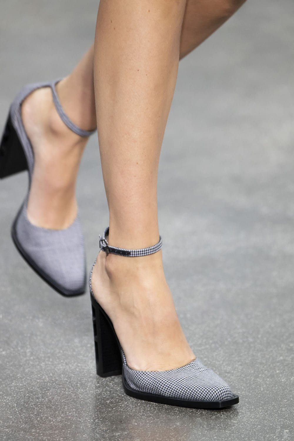 Fendi 2022-2023 秋冬特写细节配饰 Runway 杂志