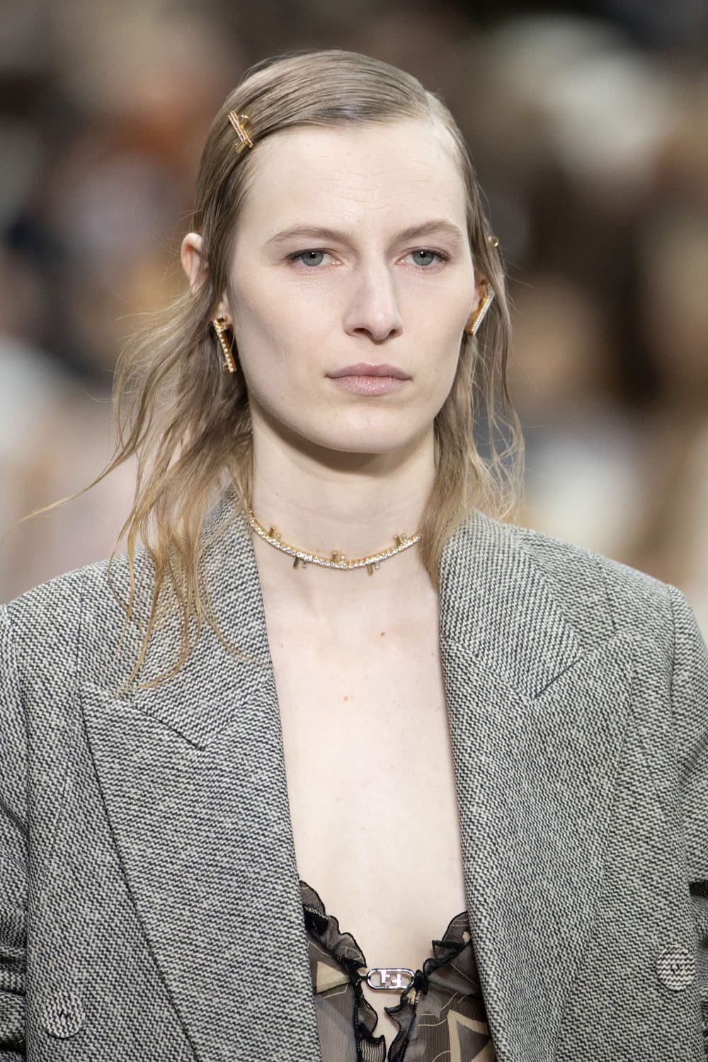 Fendi 2022-2023 秋冬特写细节配饰 Runway 杂志