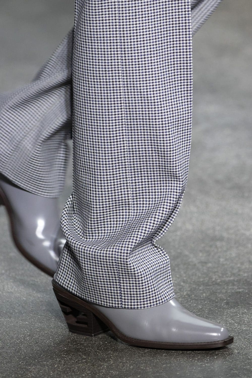 Fendi 2022-2023 秋冬特写细节配饰 Runway 杂志