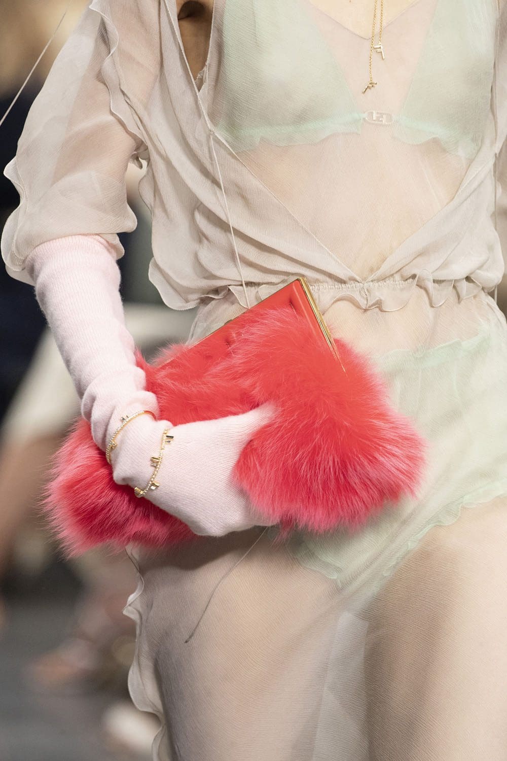 Fendi 2022-2023 秋冬特写细节配饰 Runway 杂志