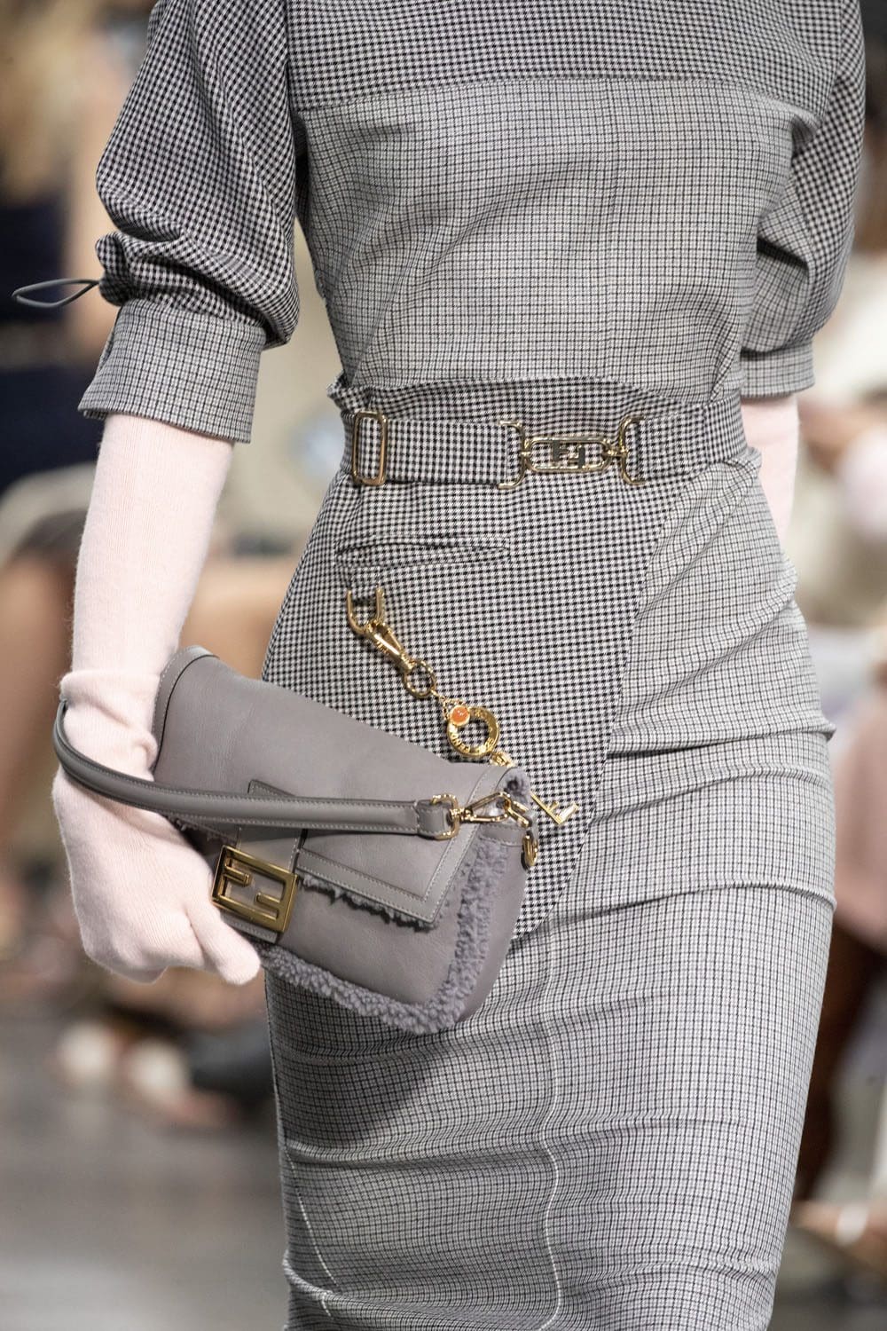 Fendi 2022-2023 秋冬特写细节配饰 Runway 杂志