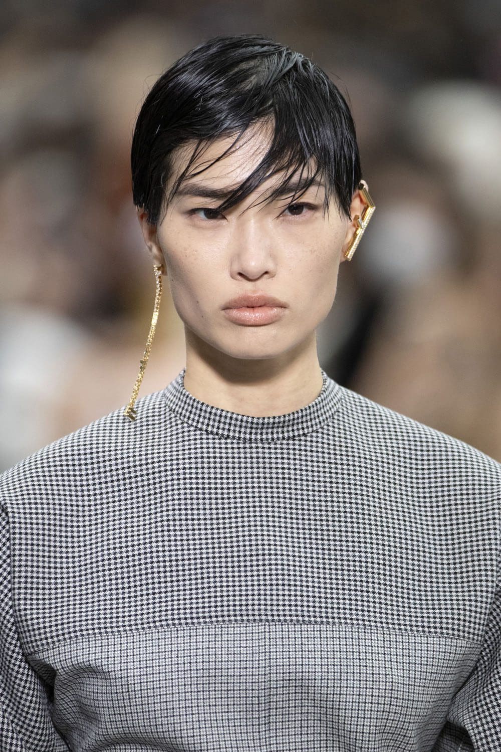 Fendi 2022-2023 秋冬特写细节配饰 Runway 杂志