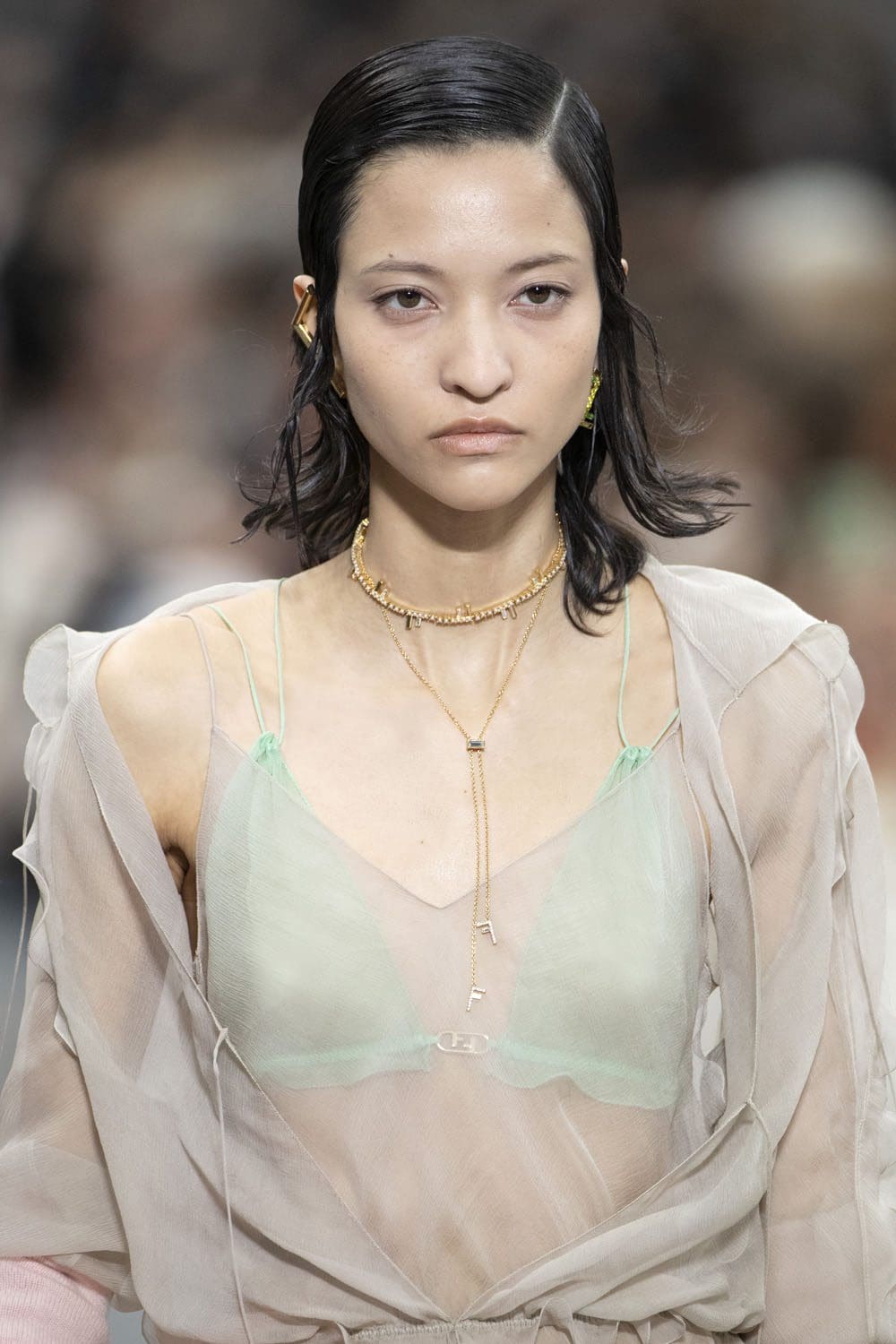 Fendi 2022-2023 秋冬特写细节配饰 Runway 杂志