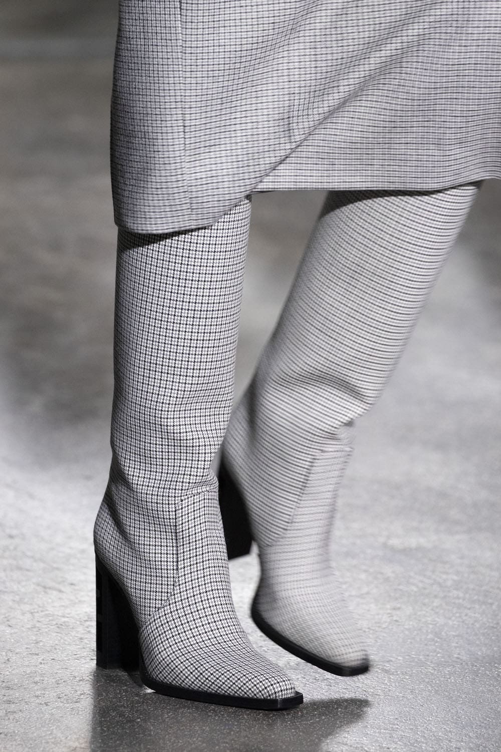 Fendi 2022-2023 秋冬特写细节配饰 Runway 杂志