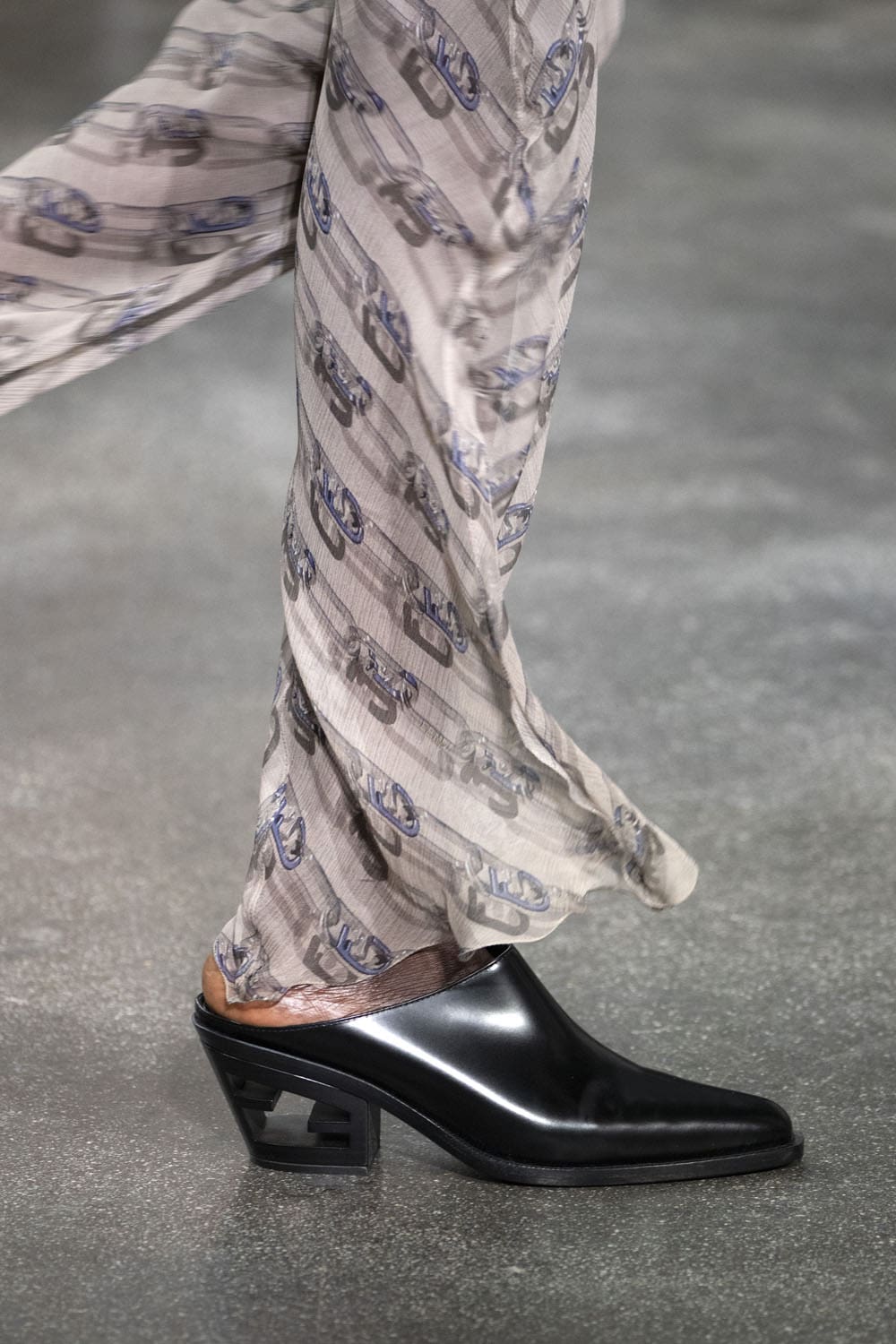 Fendi 2022-2023 秋冬特写细节配饰 Runway 杂志