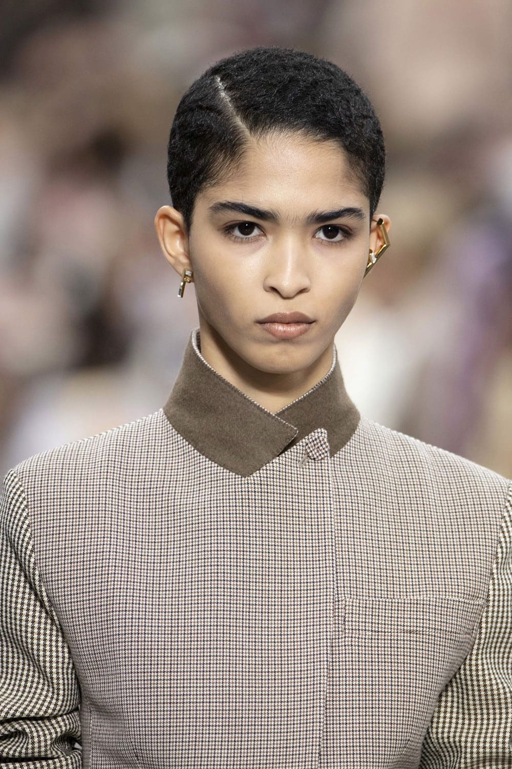 Fendi 2022-2023 秋冬特写细节配饰 Runway 杂志