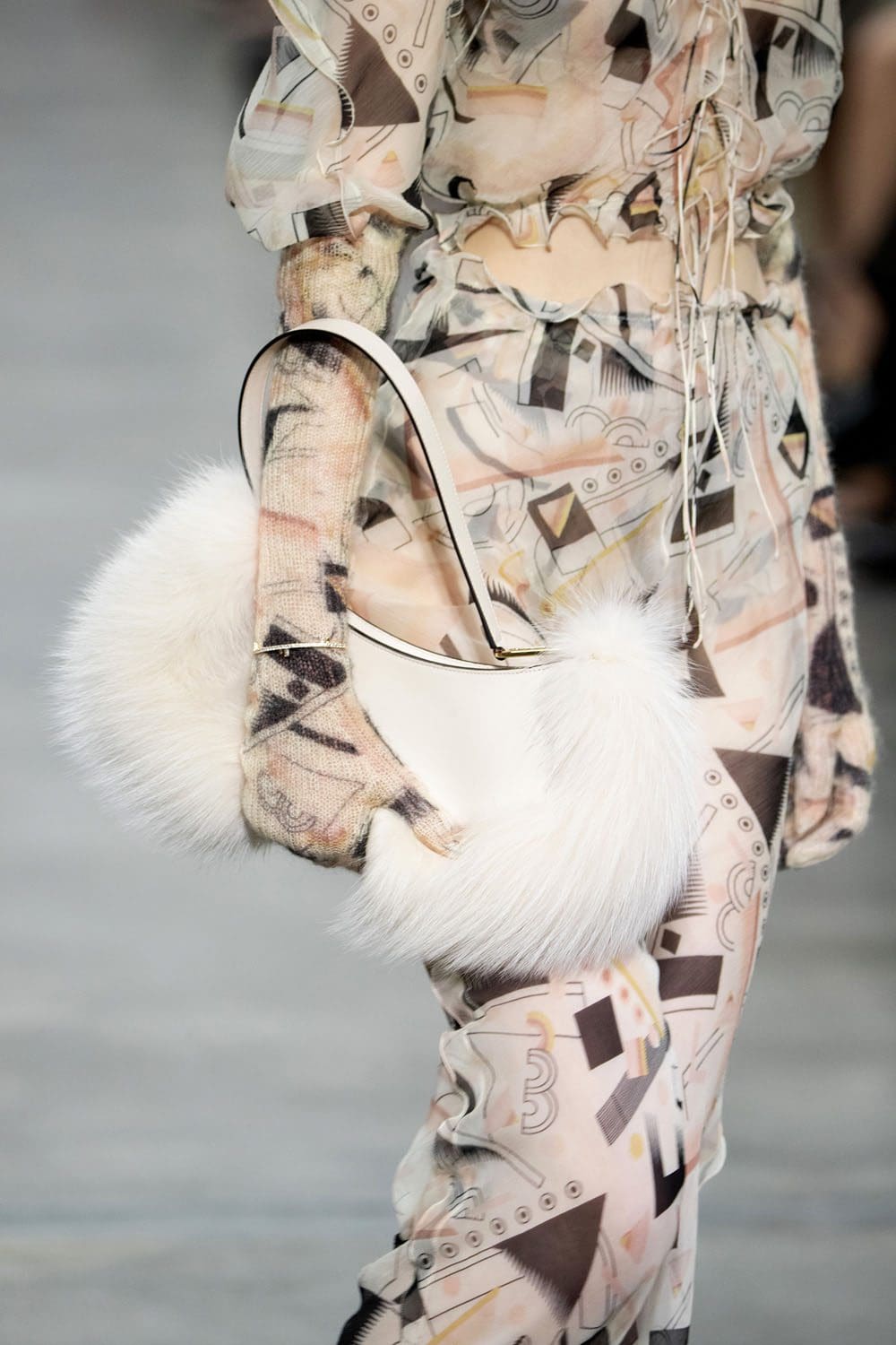 Fendi 2022-2023 秋冬特写细节配饰 Runway 杂志