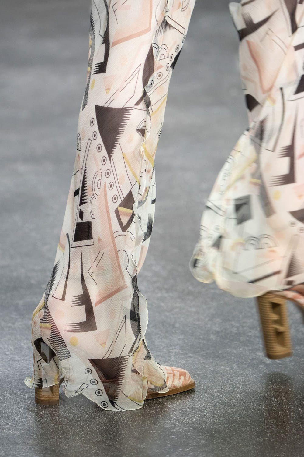 Fendi 2022-2023 秋冬特写细节配饰 Runway 杂志