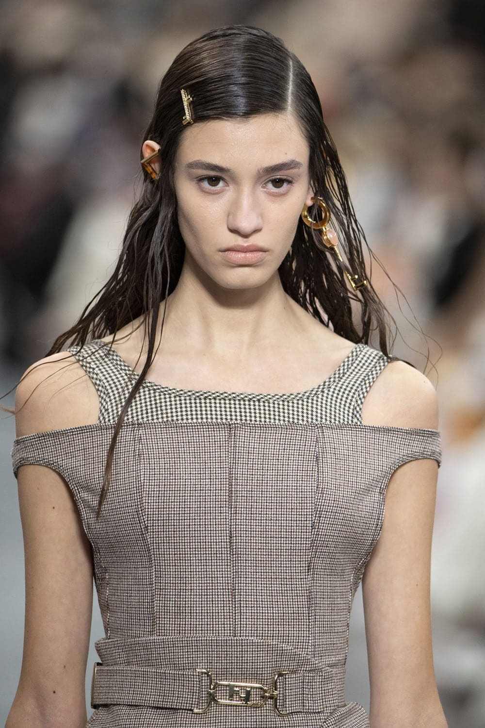 Fendi 2022-2023 秋冬特写细节配饰 Runway 杂志