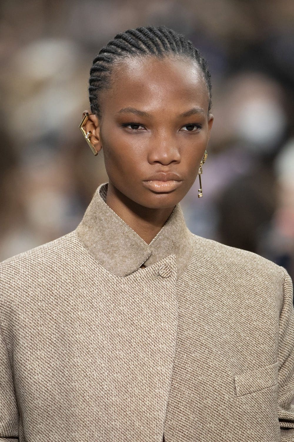 Fendi 2022-2023 秋冬特写细节配饰 Runway 杂志