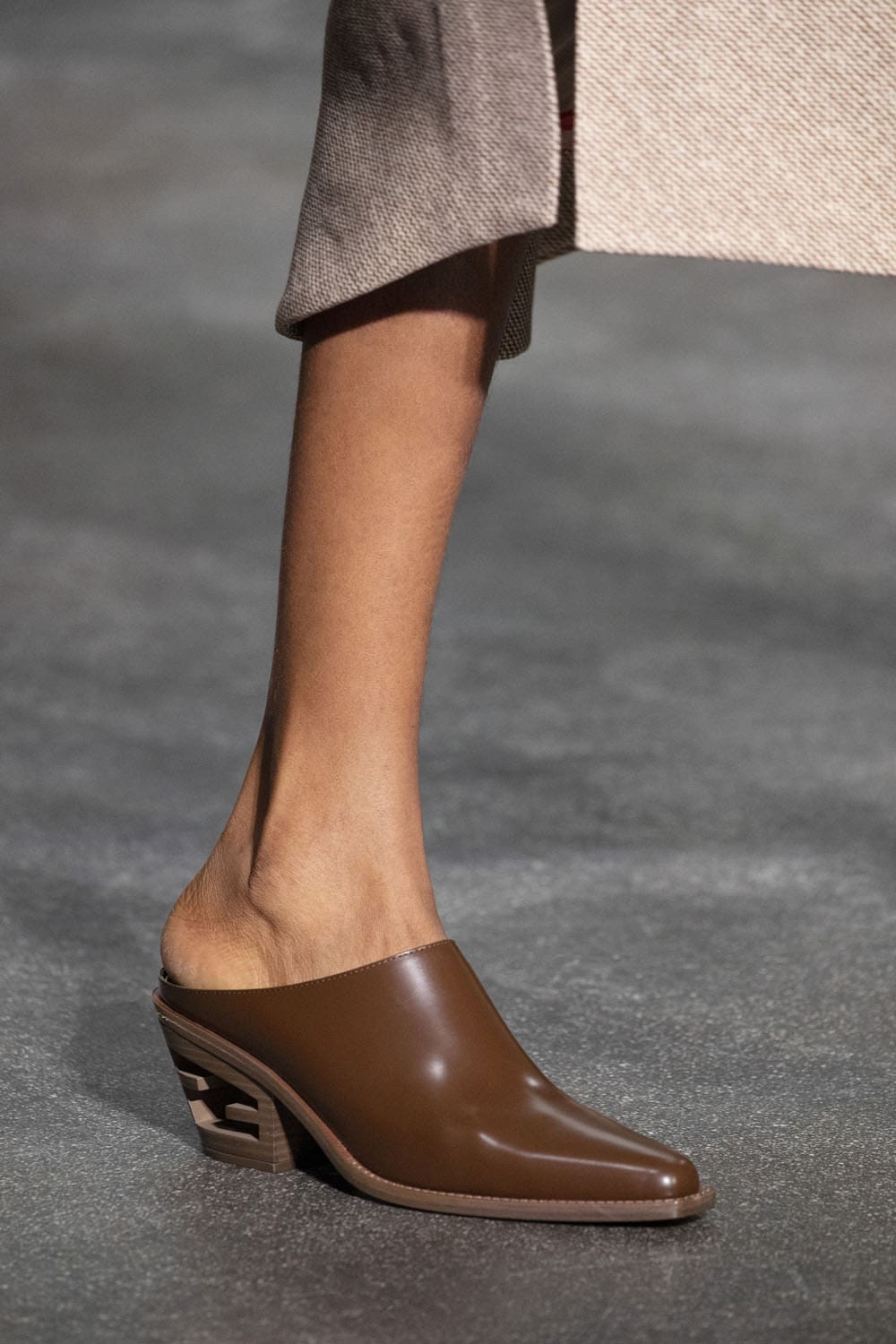Fendi 2022-2023 秋冬特写细节配饰 Runway 杂志