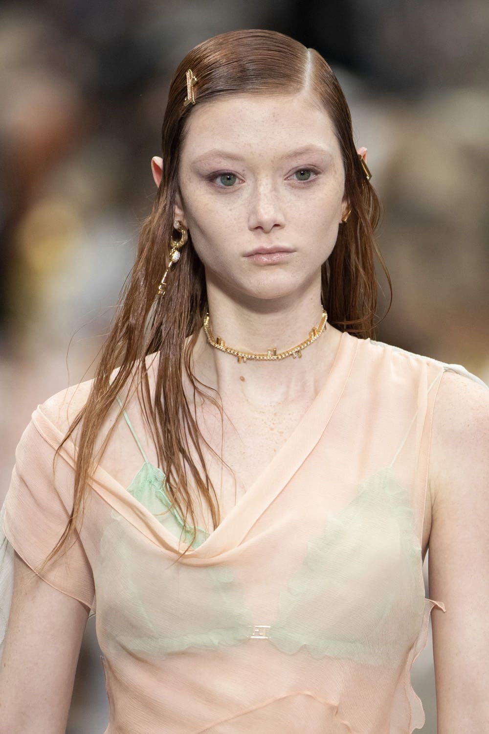Fendi 2022-2023 秋冬特写细节配饰 Runway 杂志